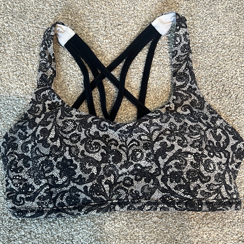 Lululemon free to be sports bra. Great condition, barely worn.